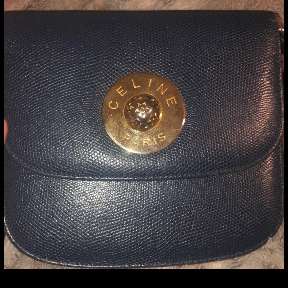 Gorgeous purse classy.
